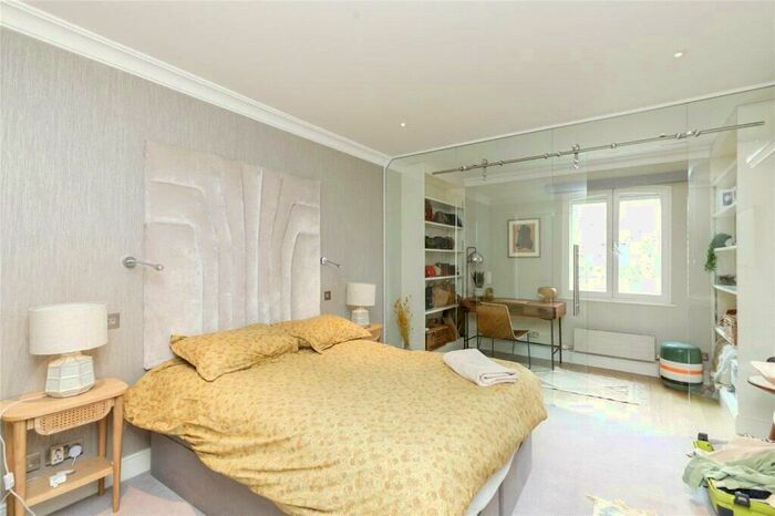 2 Bedroom Apartment To Rent In Merganser Court, Star Place, Wapping, E1W