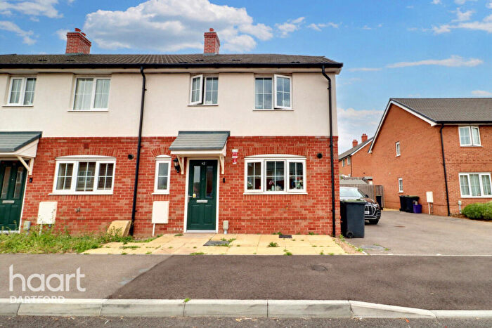 3 Bedroom End Of Terrace House For Sale In Cornfield Drive, Gravesend, DA11