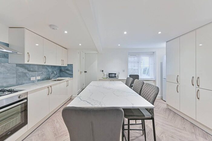 5 Bedroom Property To Rent In Ferndale Road, Clapham North, London, SW4