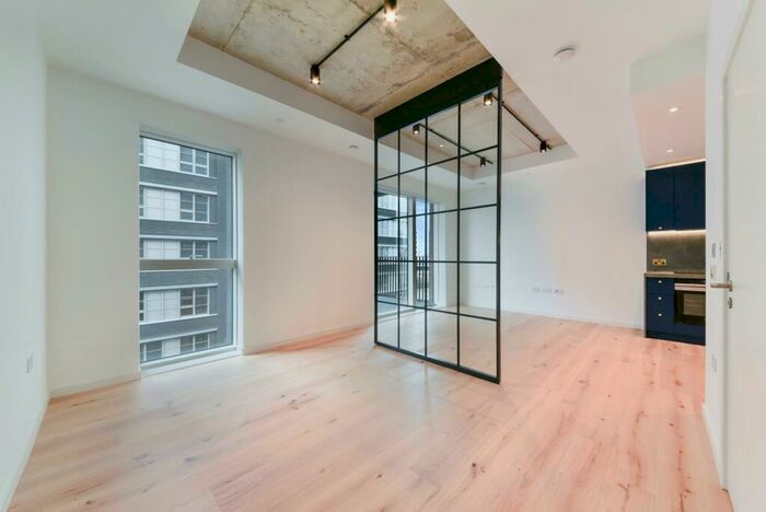 Apartment To Rent In Dulke House, Goodluck Hope, London, E14