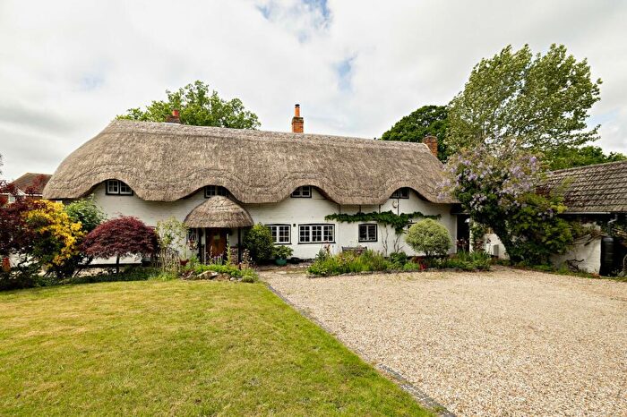 4 Bedroom Detached House For Sale In Hollybush Lane, Burghfield Common, Berkshire, RG7