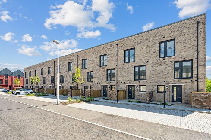 3 Bedroom Town House To Rent In Maltings Wynd, Dundashill, Glasgow, G4