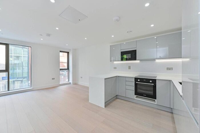 1 Bedroom Flat For Sale In Hyde Apartments, Battersea, London, SW11