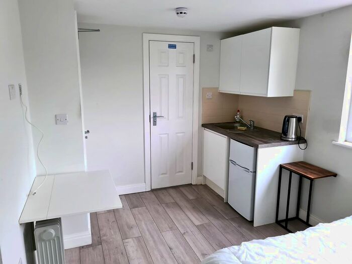 Studio To Rent In Netley Rd, Barkingside, IG2