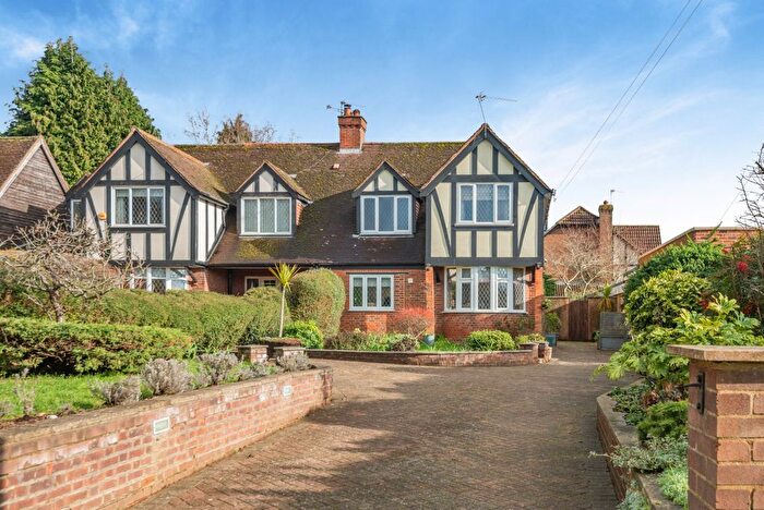 3 Bedroom Semi Detached House For Sale In Watford Road, St. Albans, Hertfordshire, AL2