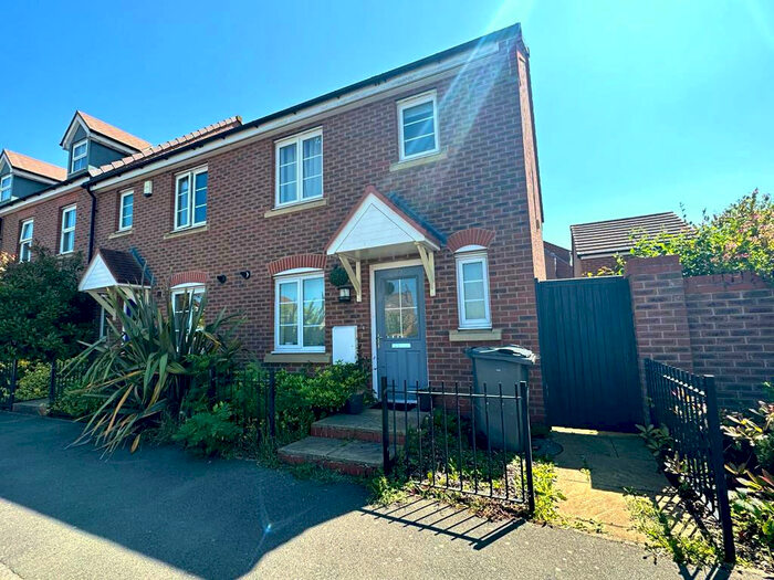 3 Bedroom House To Rent In Mallow Way, Bingham, NG13