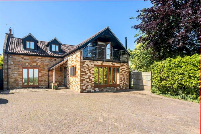 4 Bedroom Barn Conversion To Rent In Rushton Road, Rothwell, NN14