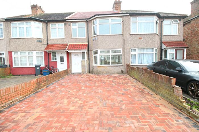3 Bedroom Terraced House To Rent In Manor Avenue, Hounslow, Greater London, TW4