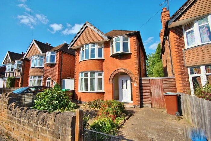 3 Bedroom Detached House To Rent In Hollinwell Avenue, Wollaton, NG8