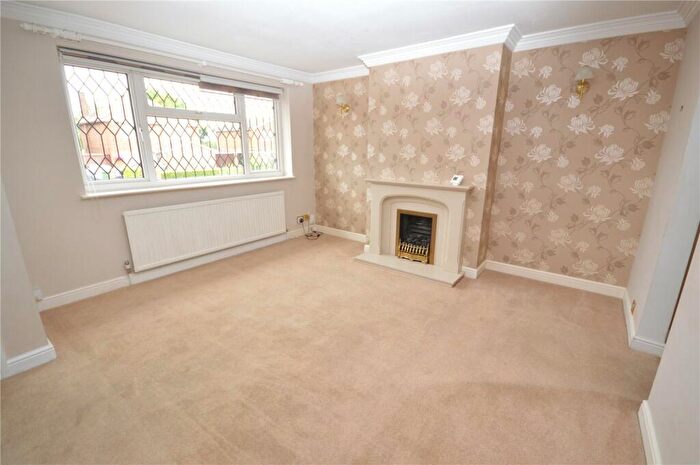 2 Bedroom Bungalow For Sale In Emerald Road, Luton, Bedfordshire, LU4