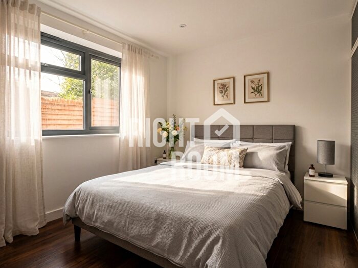 2 Bedroom Flat To Rent In Two Bedroom Flat, Trefgarne Road, RM10