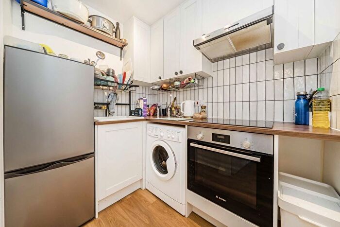 2 Bedroom Flat To Rent In Brassey Road, London, NW6