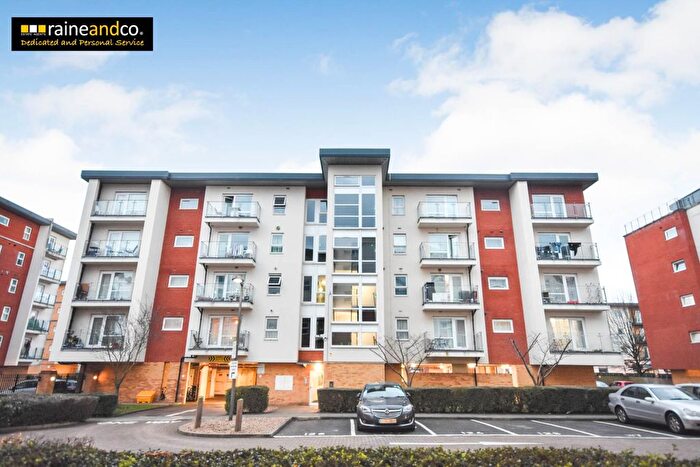 2 Bedroom Flat For Sale In Clarkson Court, Hatfield, AL10