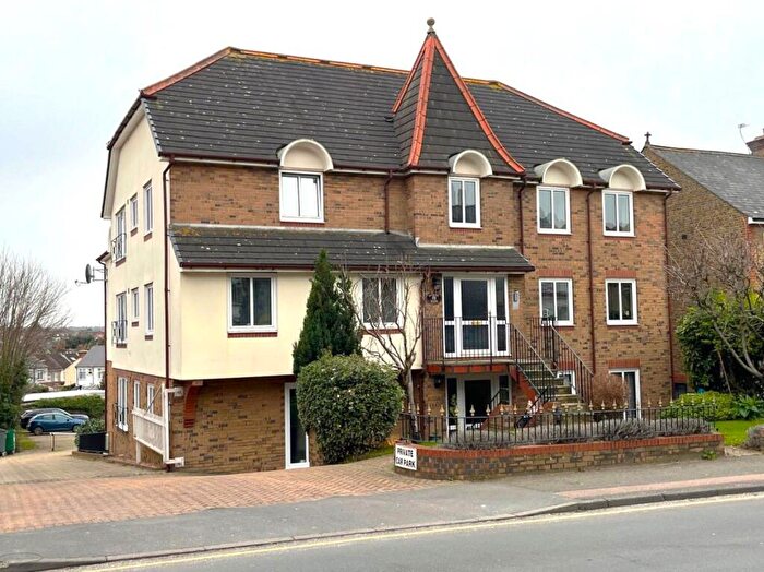 2 Bedroom Flat To Rent In Old Road East, DA12