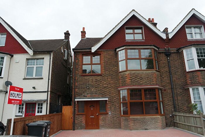3 Bedroom Flat To Rent In The Mews, Norbury Crescent, London, SW16