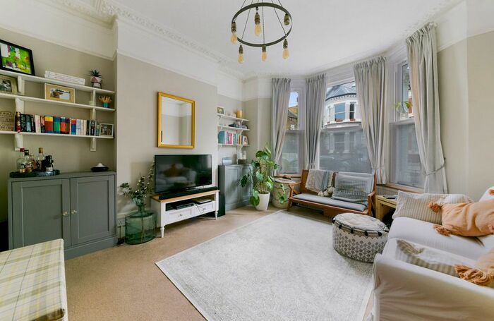 1 Bedroom Flat To Rent In Herndon Road, London, SW18