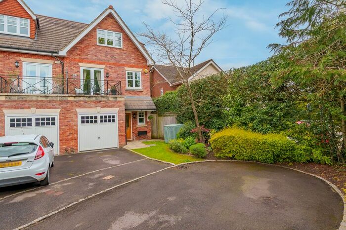 4 Bedroom Town House To Rent In Broomfield, Binfield, RG42