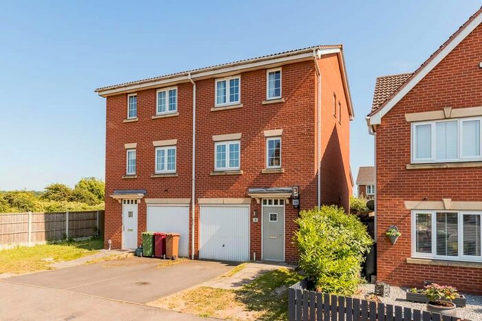 3 Bedroom Town House For Sale In Kingfisher Way, Scunthorpe, DN16