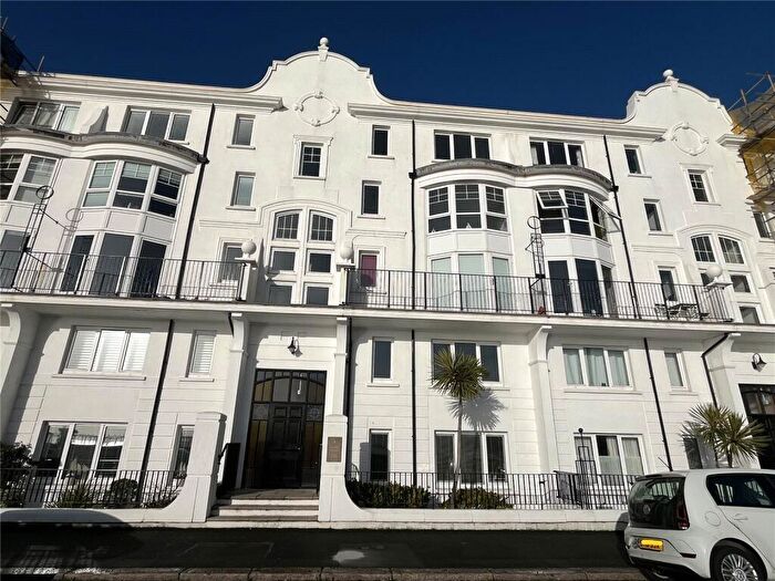 2 Bedroom Flat For Sale In Grand Parade, Plymouth, Devon, PL1
