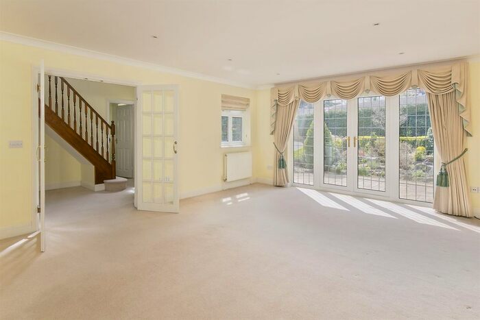 4 Bedroom Detached House To Rent In Cheam Road, Sutton, SM2