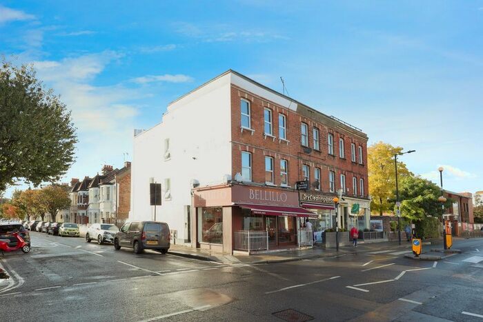 2 Bedroom Flat To Rent In Munster Road, London, SW6