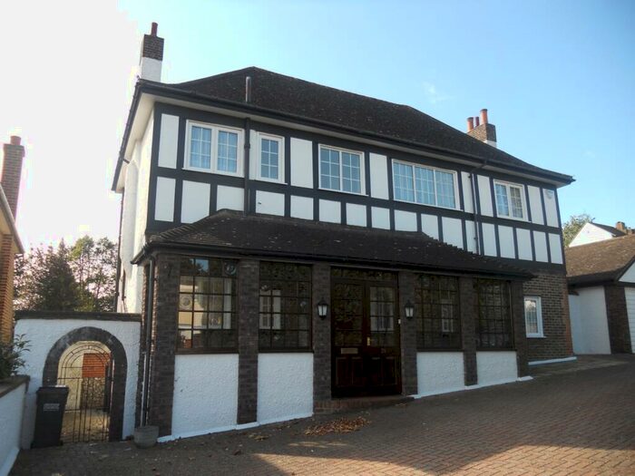 5 Bedroom Semi-Detached House To Rent In Purley, Surrey, CR8