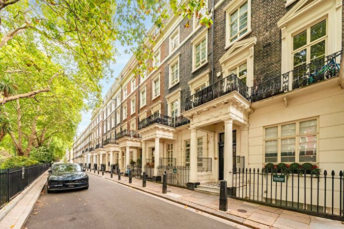 4 Bedroom Flat For Sale In Sussex Gardens, Hyde Park Estate, London, W2