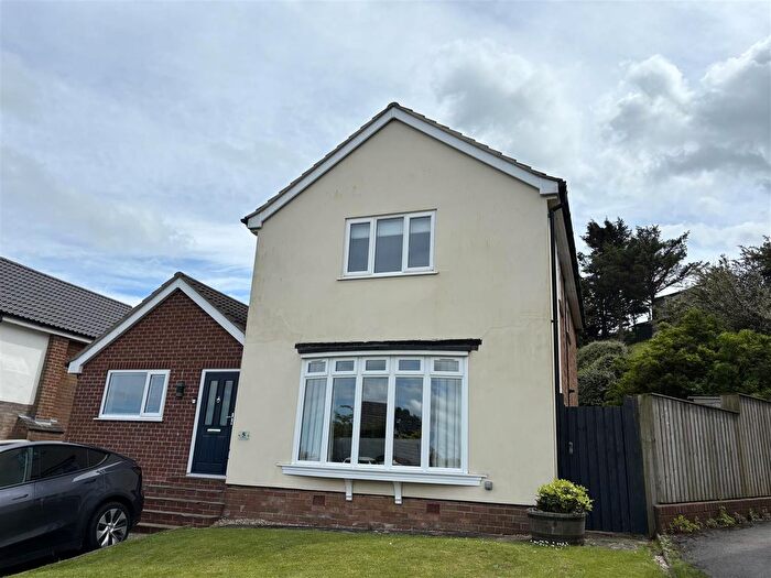 3 Bedroom Detached House To Rent In Sea View Drive, Scarborough, YO11