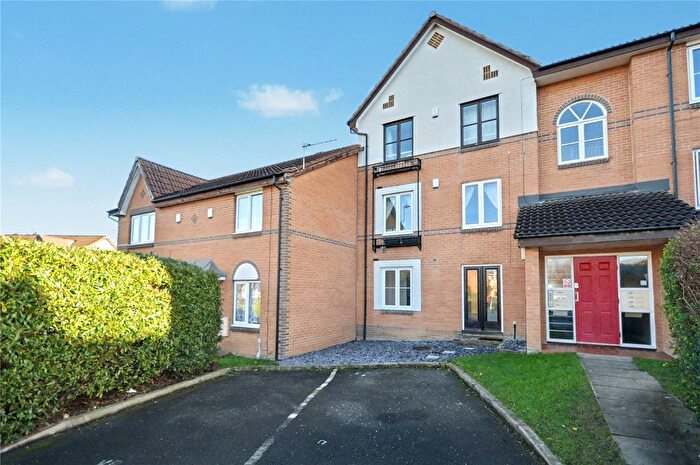 2 Bedroom Flat For Sale In Grange Close, Hunslet, Leeds, West Yorkshire, LS10