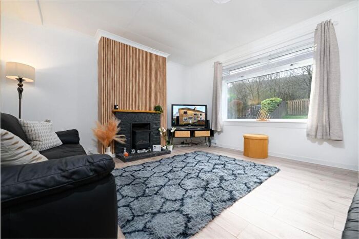 2 Bedroom Flat For Sale In Kirn Drive, Gourock, PA19