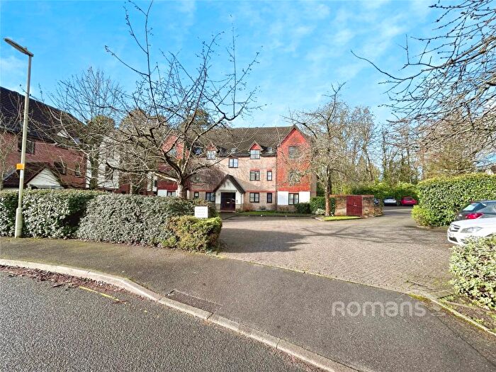 2 Bedroom Apartment For Sale In Tamworth Drive, Fleet, Hampshire, GU51