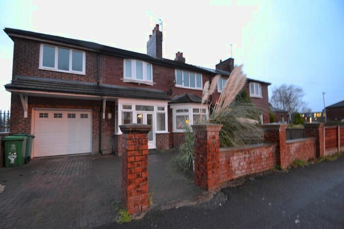 5 Bedroom Semi-Detached House To Rent In Nell Lane, Chorlton, Manchester, M21