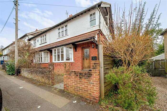 4 Bedroom Semi-Detached House To Rent In Chestnut Avenue, Haslemere, GU27