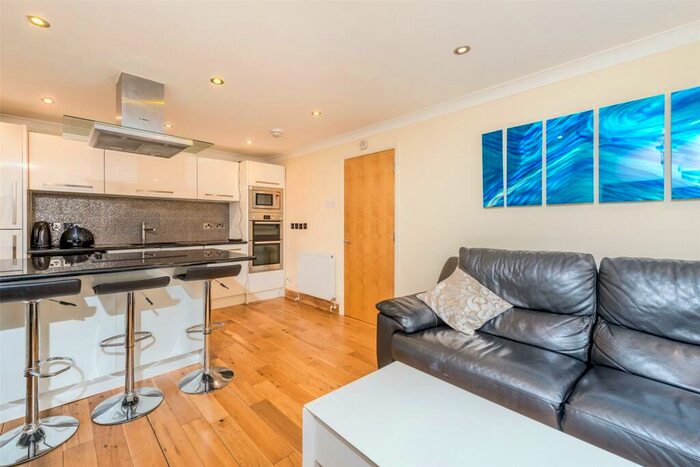 3 Bedroom Apartment To Rent In Spert Street, London, E14