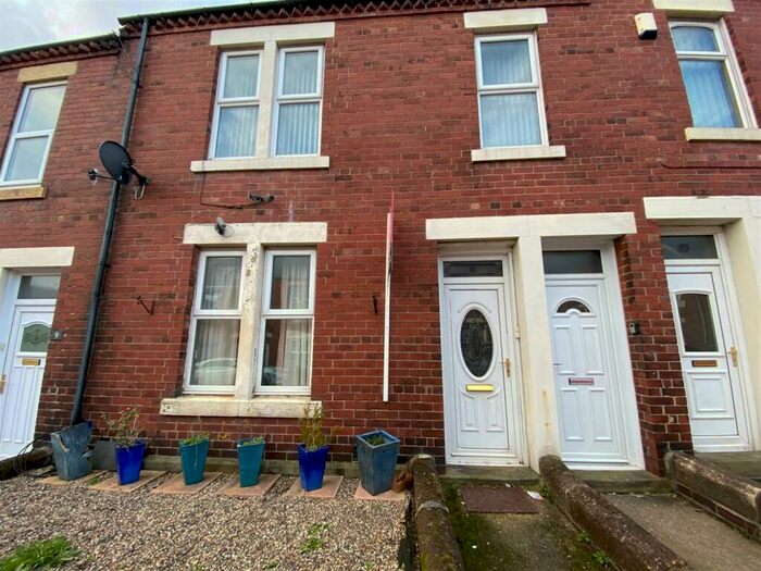 2 Bedroom Flat To Rent In Salisbury Street, Pelaw, Gateshead, NE10