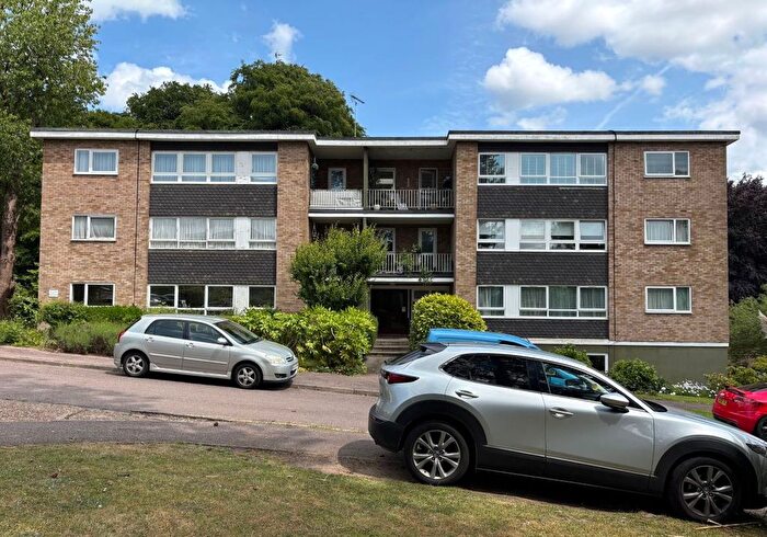 4 Bedroom Flat For Sale In Dunsmore, The Hoe, Watford, Hertfordshire, WD19