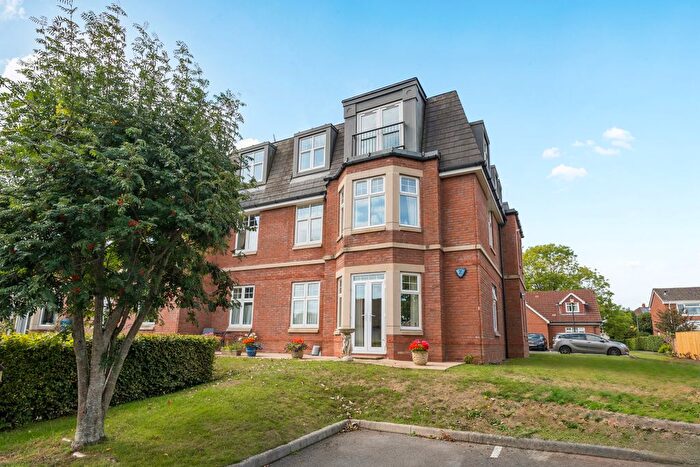 2 Bedroom Flat For Sale In Kinglake Drive, Taunton, TA1