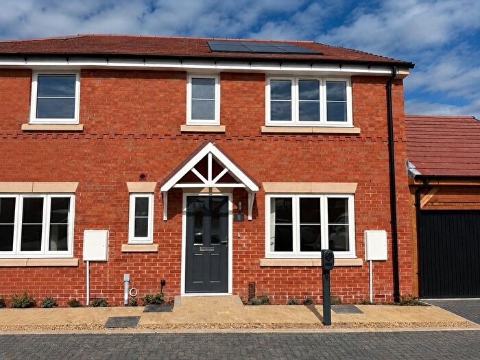 3 Bedroom End Of Terrace House To Rent In Ferndale Avenue, Frimley, Camberley, GU16
