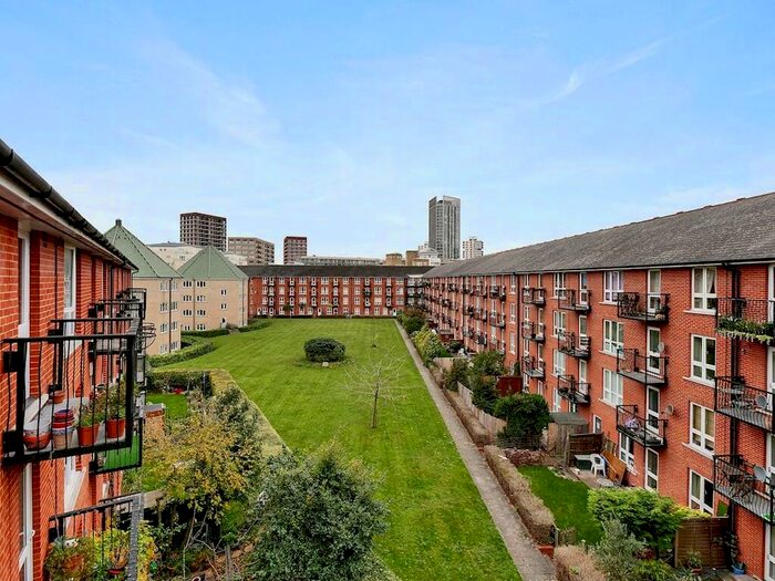 2 Bedroom Apartment To Rent In Garter Way, Surrey Quays, SE16