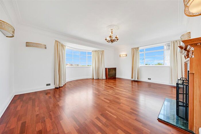 4 Bedroom Flat To Rent In Prince Albert Road, London, NW8