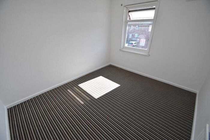 2 Bedroom Flat To Rent In Gort Place -, DH1