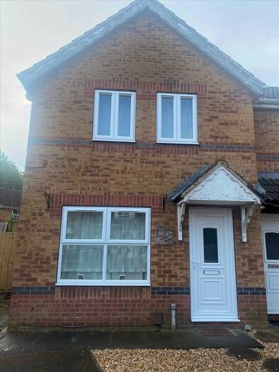 3 Bedroom Semi-Detached House To Rent In Tulip Road, Scunthorpe, DN15