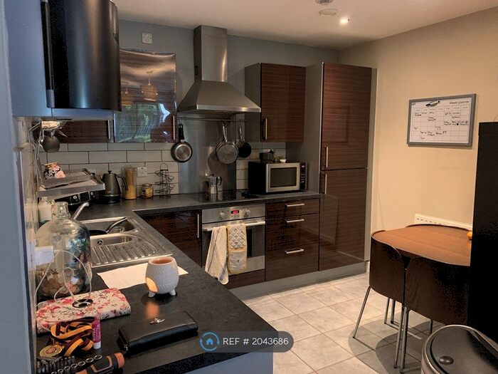 2 Bedroom Flat To Rent In Wilmslow Road, Manchester, M20