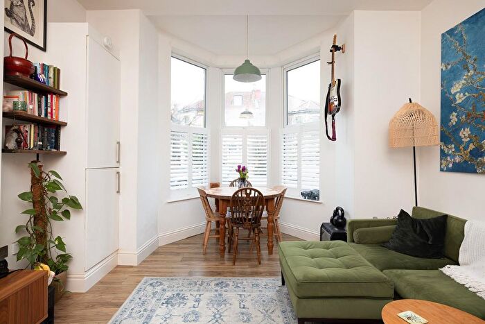 1 Bedroom Flat For Sale In Chesterfield Road, St Andrews, BS6