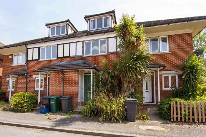 4 Bedroom Terraced House To Rent In Alwyn Gardens, Hendon, London, NW4