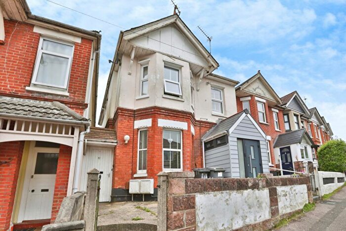 2 Bedroom Flat For Sale In Acland Road, Bournemouth, Dorset, BH9