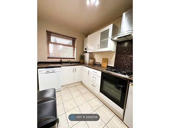 4 Bedroom Flat To Rent In Sancroft Street, London, SE11