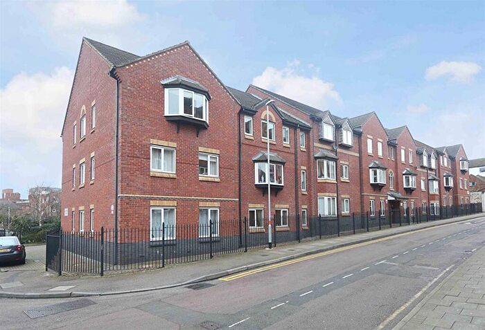 2 Bedroom Flat To Rent In Lahnstein Court, Kettering, NN16