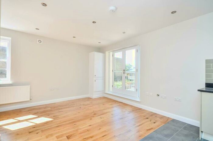 2 Bedroom Flat To Rent In Rye Lane, Peckham, London, SE15