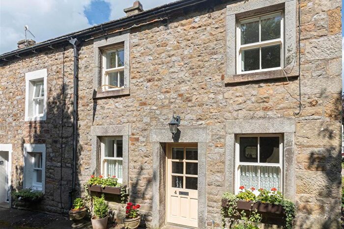 3 Bedroom End Of Terrace House For Sale In Rotten Row, Brookhouse, Lancaster, LA2